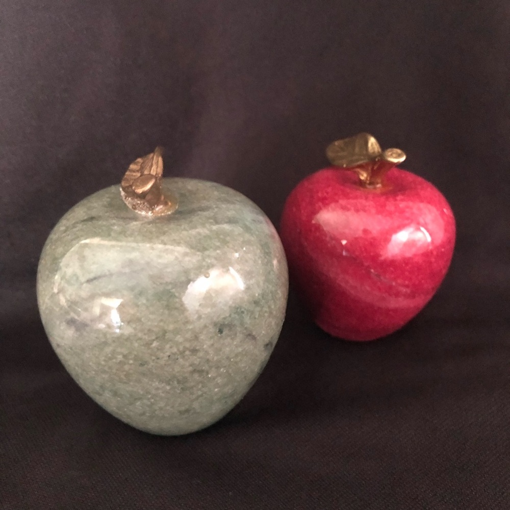 Vintage Stone Marble Alabaster Apples Paperweights with Brass Leaves - Picture 3 of 9